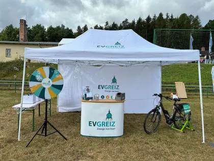 Der Stand der Energieversorgung Greiz zur Ausbildungsmesse bestand aus vielen Highlights. Unter anderem ein E-Bike mit dem durch treten der Pedale Seifenblasen erzeugt werden können.